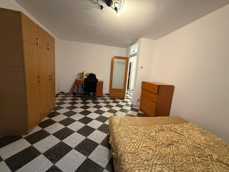 Piata Muncii 1 minut metrou - vedere spate - bloc 1986 - 3