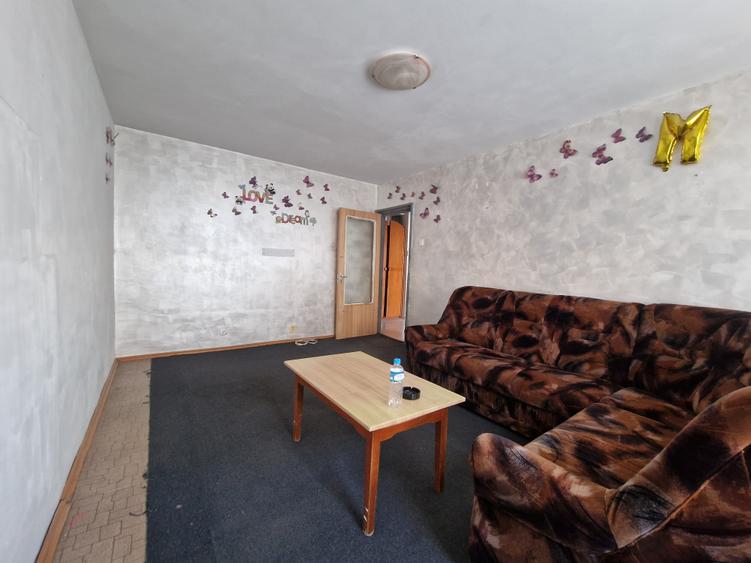 Navodari( Sud, Str Rândunelelor)- 2 camere decomandate, etaj 3/4, liber - 4