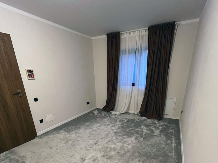 Casă individuală cu 3 camere cu Garaj în Tunari