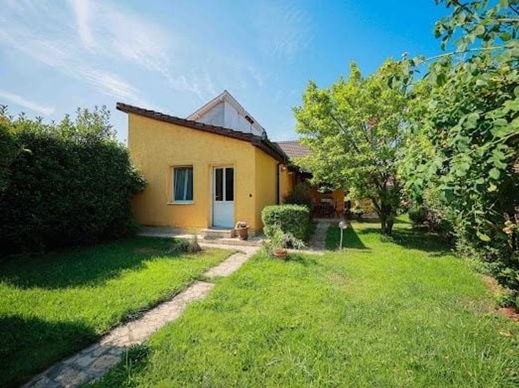 Casă cu 3 camere cu Teren 554 Mp în Central
