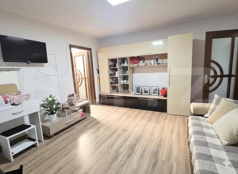 Apartament de vanzare, 58 mp, zona Micro 4 - ?coala Radu cel Mare - 1
