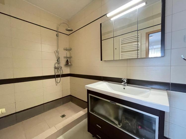 Apartament cu 5 camere si terasa spatioasa + 2 locuri de parcare - 8