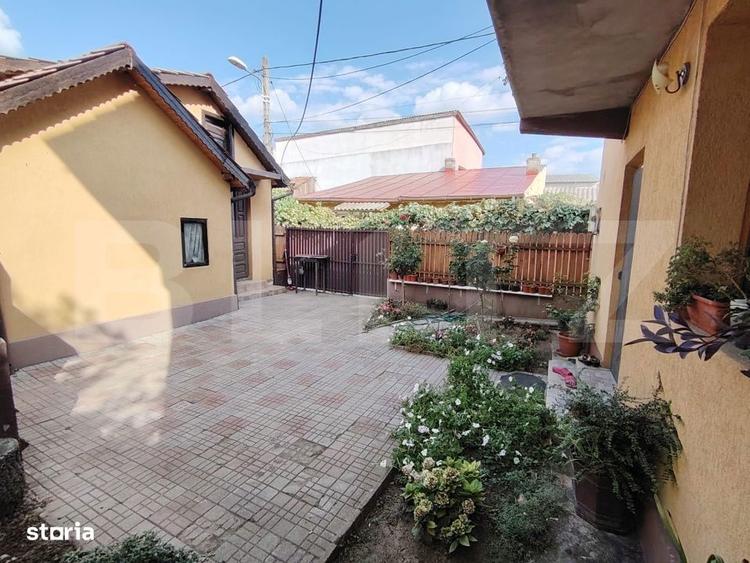 Casa P + 1 + M cu 5 camere, zona centrala a Craiovei - 1
