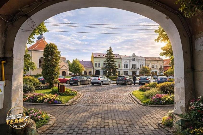 Accesibilitate si farmecul unei case cu garaj, locatie de referinta, Central, Ta - 1