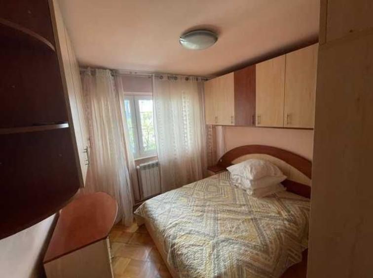 Apartament cu 3 camere decomandat, mobilat în Păcii