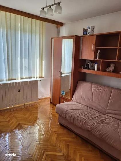 De inchiriat apartament 4 cam ,2 loc de parcare,Aparatorii Patriei - 4