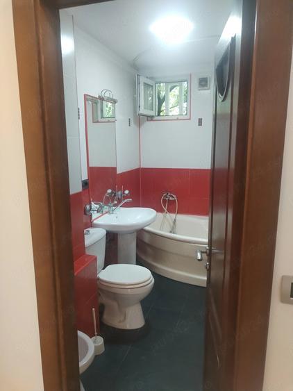 Apartament cu 2 camere semidecomandat în Calea București