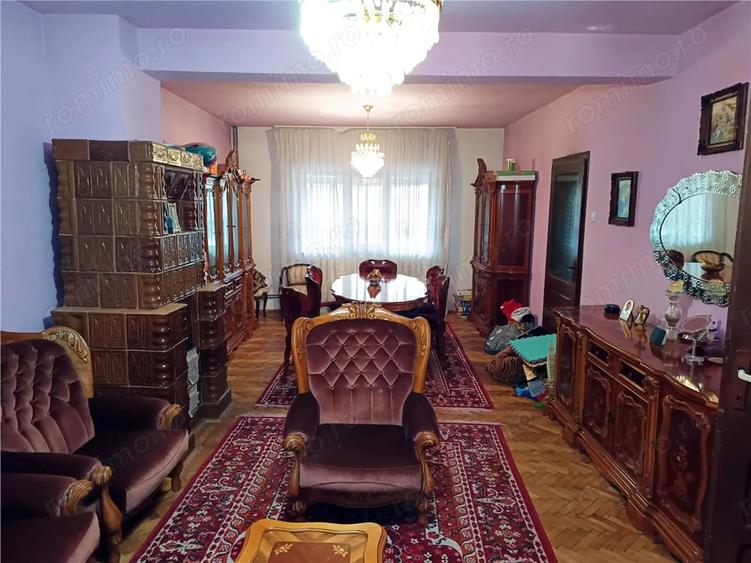 Casă cu 2 camere cu Piscina în Central