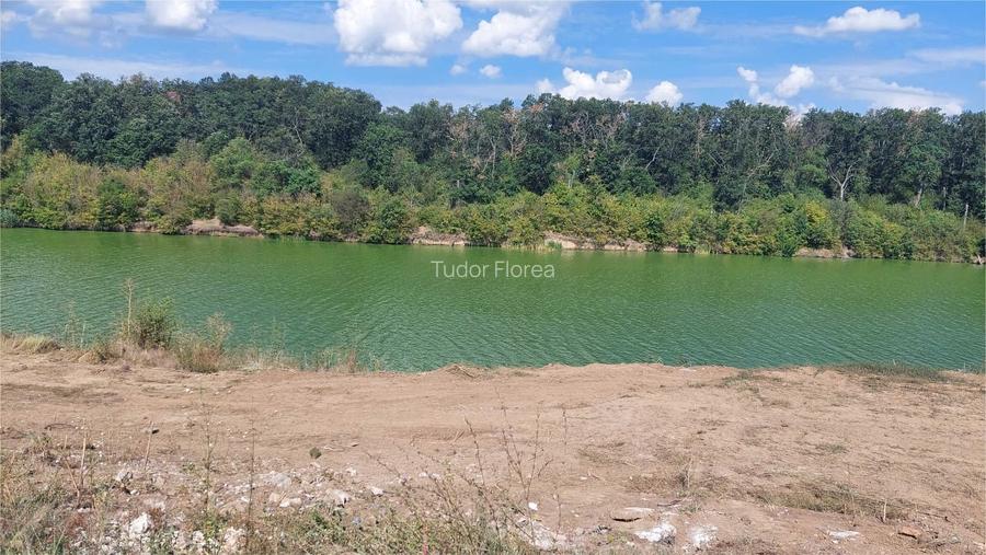 De vanzare teren cu deschidere la lac