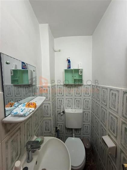 Apartament 3 camere cf 1 semidecomandat zona Micro 3 - 8