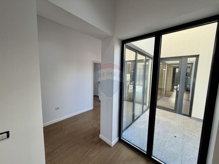 Casa / Vila cu 4 camere de vanzare in zona Nord - 9