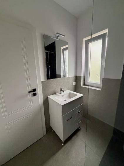 Casă cu 4 camere cu Canalizare în Sânandrei