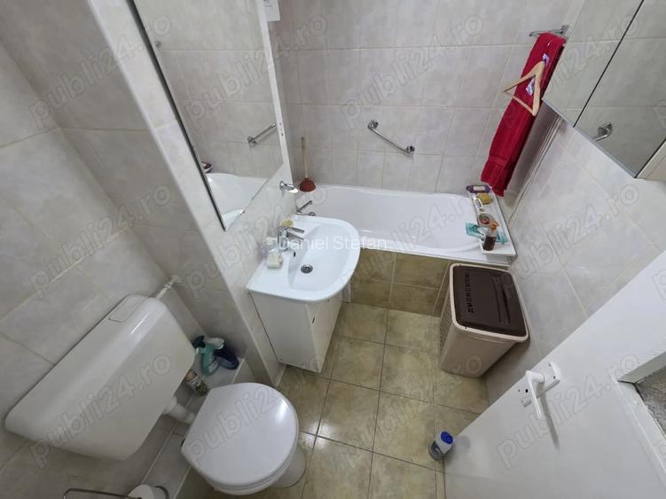 Vand apartament 3 camere pe Calea Bucuresti (Direct Proprietar)