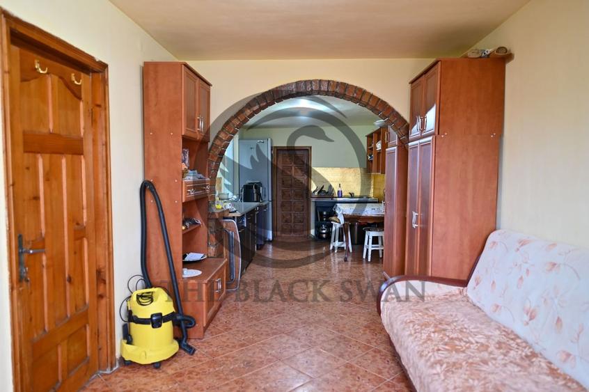 Casa cu 7 camere de vanzare | Zona Centrala, Baicoi | Comision 0% - 11