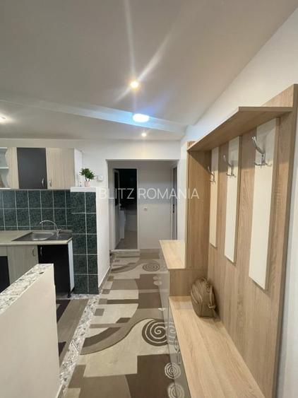 Apartament de vanzare, cu 2 camere decomandat, 50mp, etaj 4, zona Hotvon