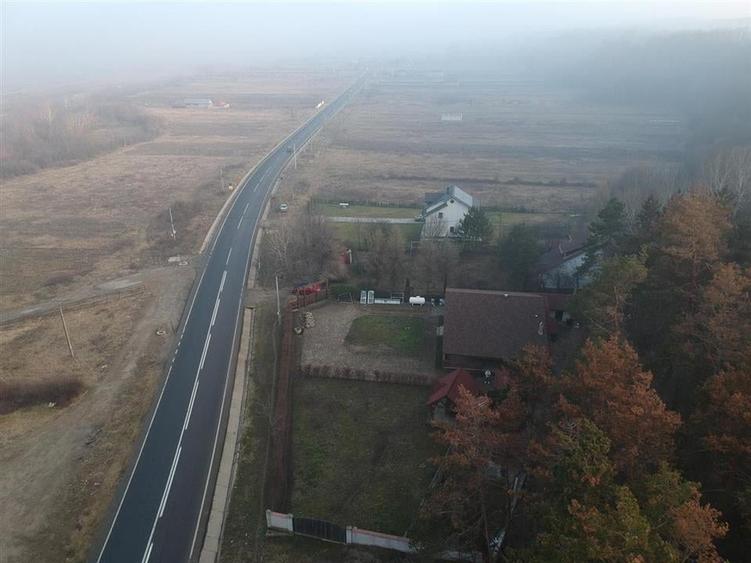 Casa spatioasa, ideala pentru locuinta sau afacere  1500 mp teren, situata pe d - 4