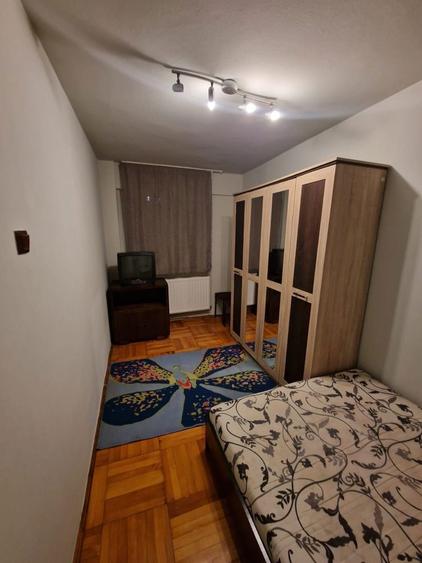 Inchiriez apartament 3 camere Arad - 1