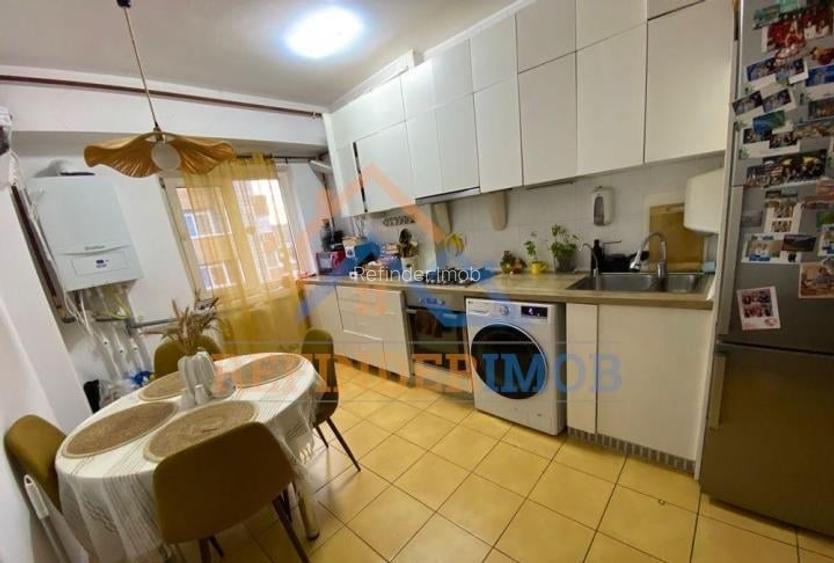 Apartament cu 3 camere decomandat, mobilat în Sebastian Apartament cu 3 camere decomandat, mobilat în Sebastian