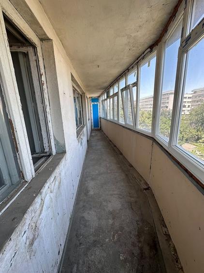 Apartament cu 3 camere semidecomandat în Victoriei