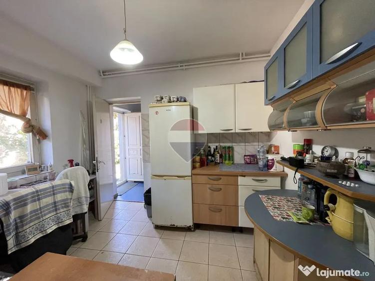 Casă cu 5 camere cu Teren 373 Mp în Jiului