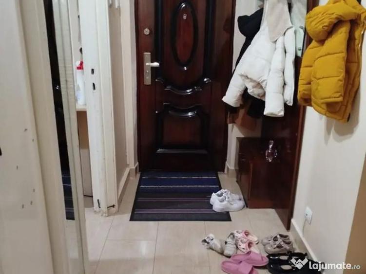 Apartament 3 camere de vanzare Pia?a Centrala, etaj 3 - 6