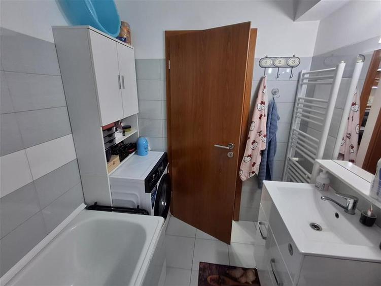 Apartament cu 2 camere semidecomandat în Turnișor