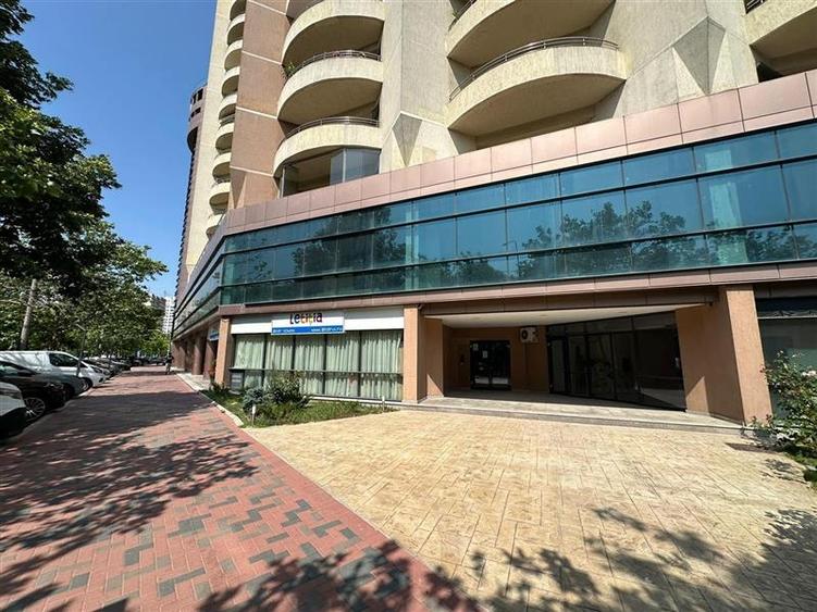 Vanzare Spatiu comercial stradal - Parter si Mezanin - 900 mp - 21