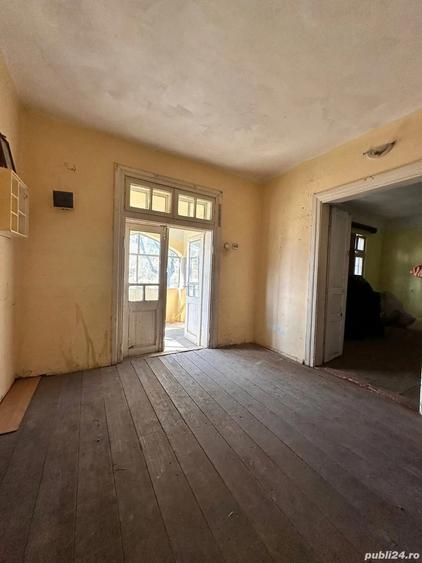 De vanzare casa batraneasca in Roman, din caramida, suprafata teren 406 mp, 60.000 euro - 1