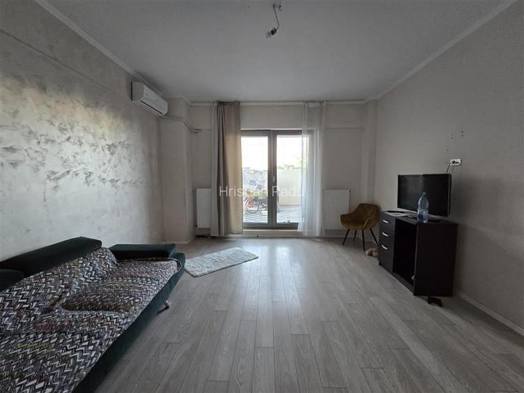 Apartament cu 3 camere semidecomandat în Bucureștii Noi