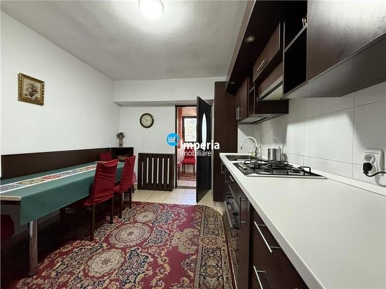 Inchiriez apartament 3 camere, decomandat, Zona Nicolina - Podu Ros - 6