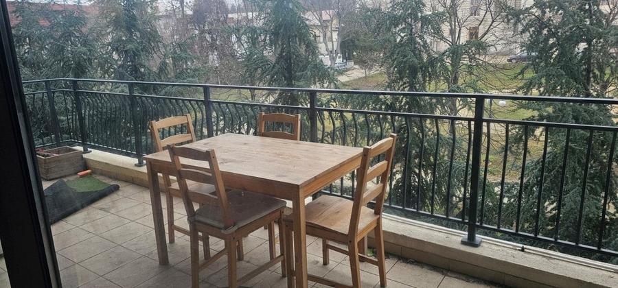 Terasa mare cu vedere catre Gradina Mitropoliei. Unirii 2 camere de vanzare - 1