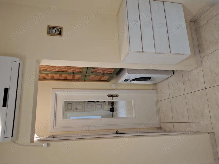 Inchiriez apartament 2 camere, decomandat, 2 balcoane, etaj 1, - 2