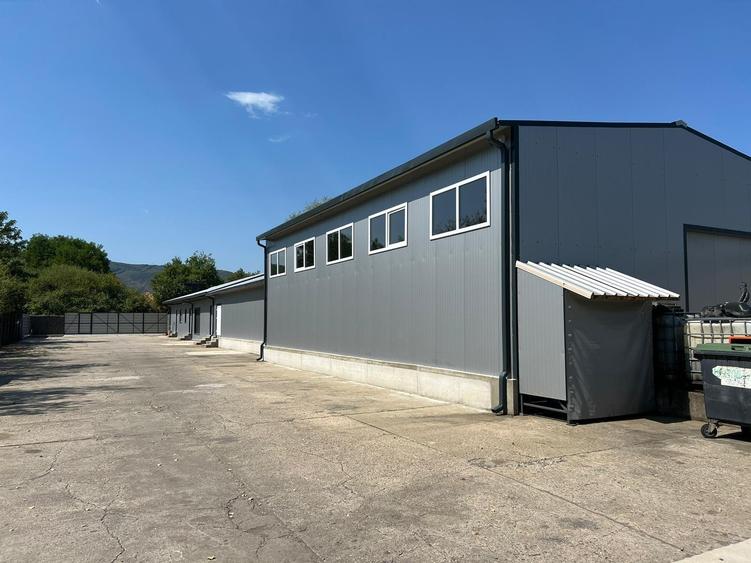 Vand hala industriala cu platforma betonata - 1