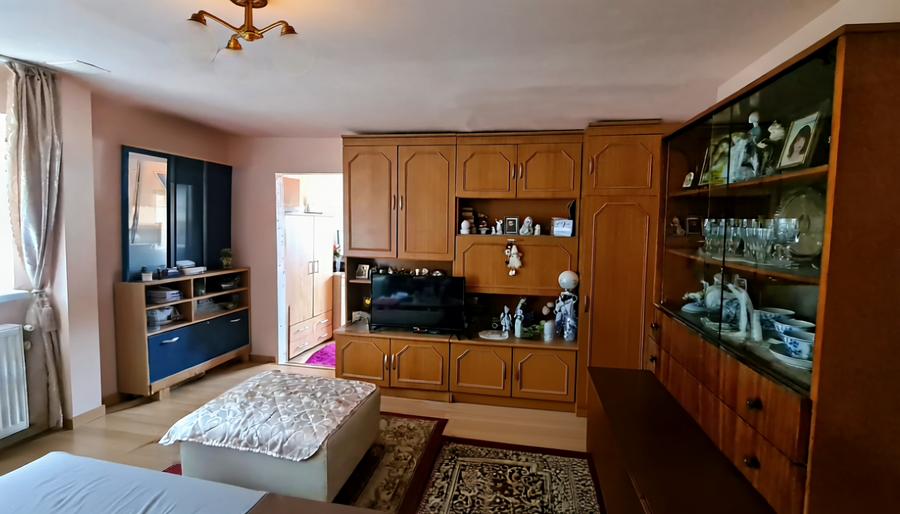 Refugiu cu suflet în inima Scheiului – casă  singur  curte și farmec autentic - 5