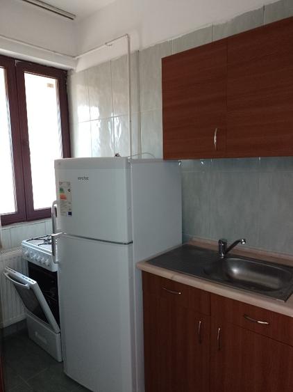 Inchiriez garsoniera - 2