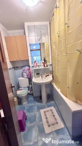 Apartament cu 3 camere semidecomandat în Basarabia