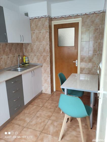 De inchiriat apartament 3 camere - 4