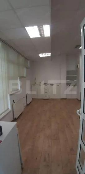 Spatiu prestari servicii, parter, strada principala, 220 mp, Obcini - 2