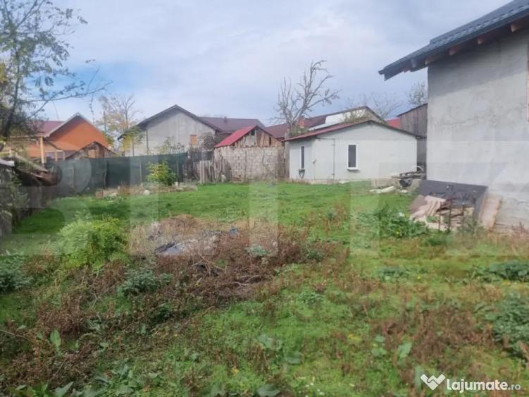 CASA LA ROSU CU TEREN - 15