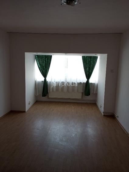 Vand artament 2 camere decomandate Vand artament 2 camere decomandate
