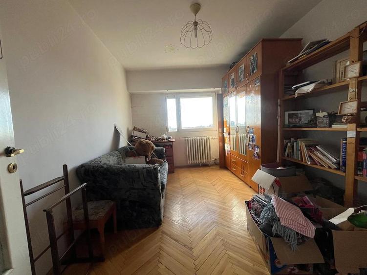 Apartament 4 camere decomandat , hol mare , bucatarie mare 92m2. 145000euro - 3