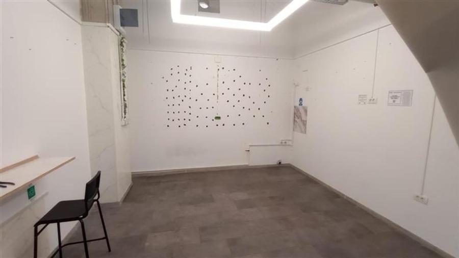 Spatii cu vad comercial si standuri - zona Piata Sudului - 6