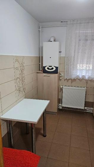 Persoană fizică ofer spre vânzare apartament cu 2camere situat  într-o zonă foar - 10