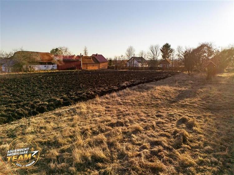 FILM! 4.554 mp intravilan, PUZ: locuinta,afacere,productie,satul Marcusa, deschi - 4