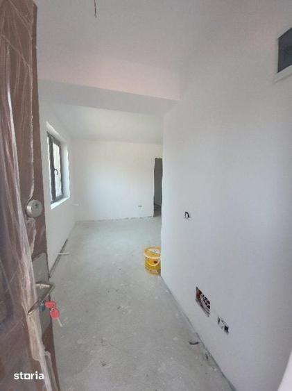 Casă cu 4 camere cu Teren 300 Mp în Central