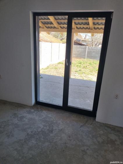 Casă cu 5 camere în Sânandrei
