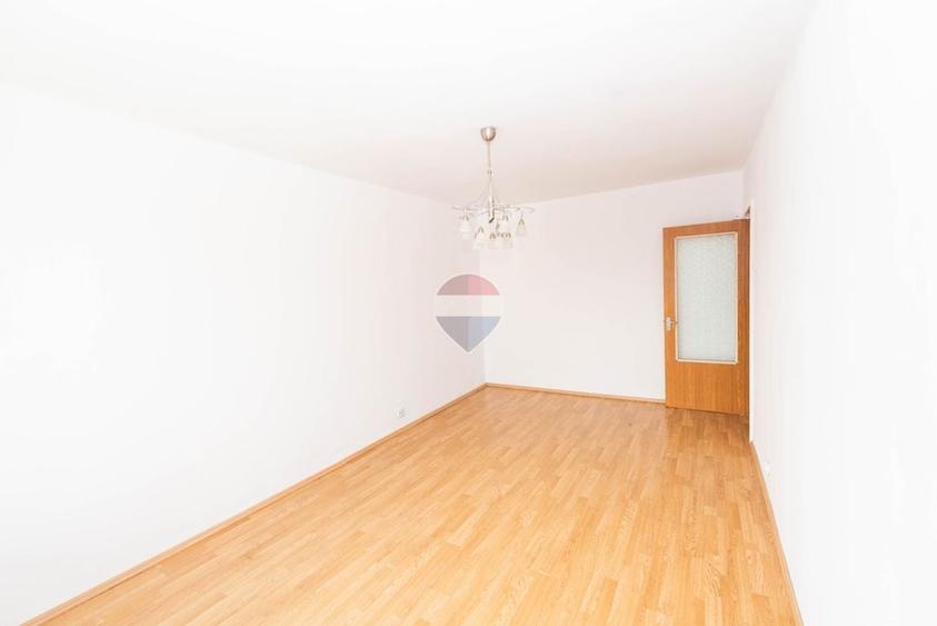 Apartament cu 3 camere decomandat în Grivița