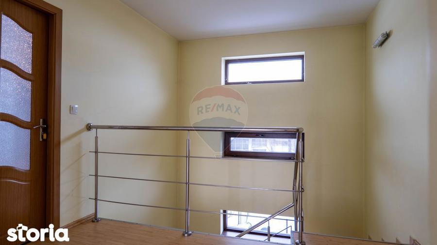 Casa / Vila cu 5 camere de vanzare - 17
