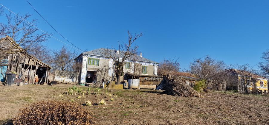 vand casa batraneasca sat Horezu-Poenari, comuna Valea Stanciului - 3
