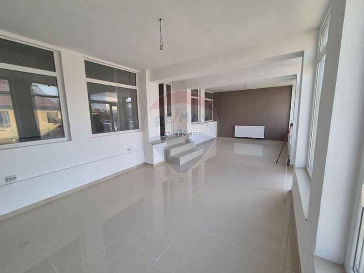 Spatiu comercial de 118mp de vanzare